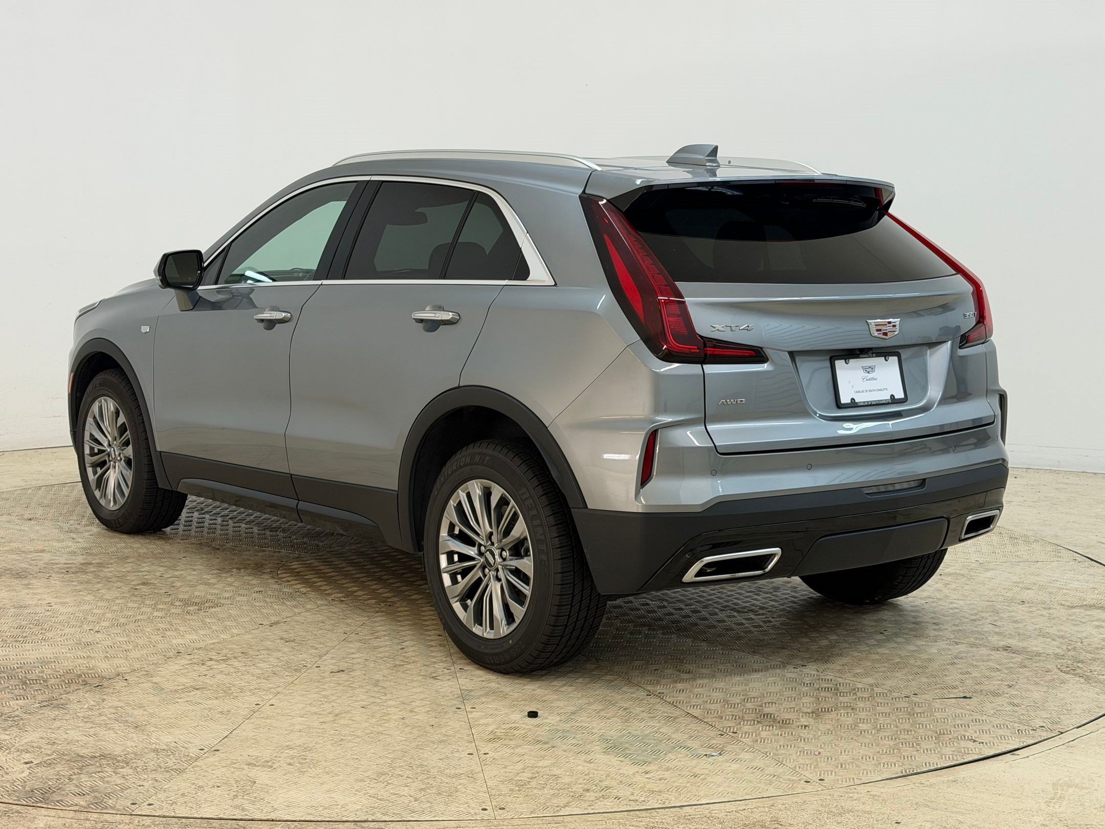 Certified 2025 Cadillac XT4 Premium Luxury AWD/4WD image 3