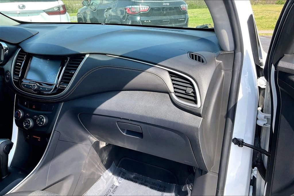 Used 2017 Chevrolet Trax LT w/ LT Convenience Package image 28