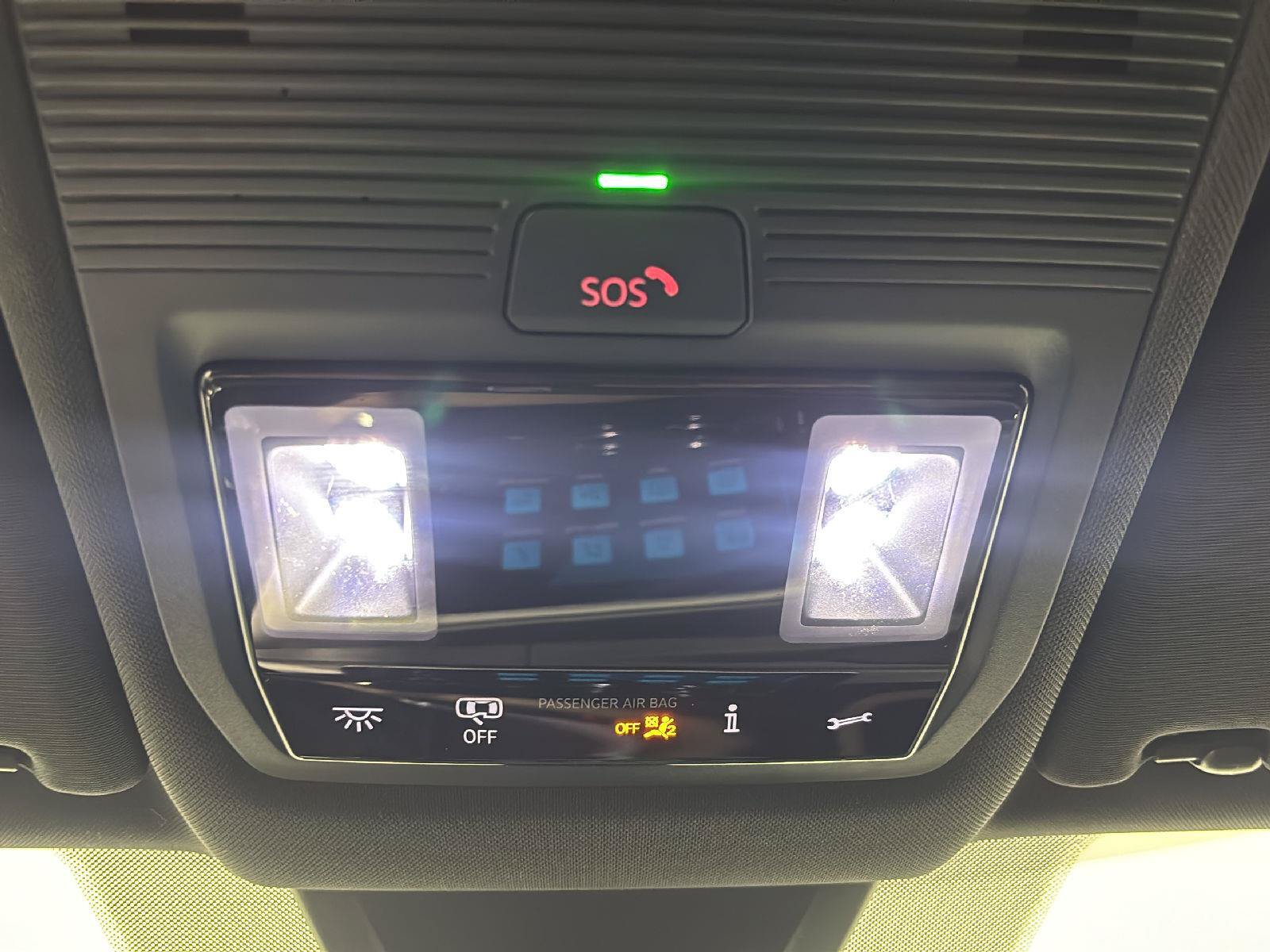 Certified 2025 Volkswagen Atlas Cross Sport SE FWD image 18