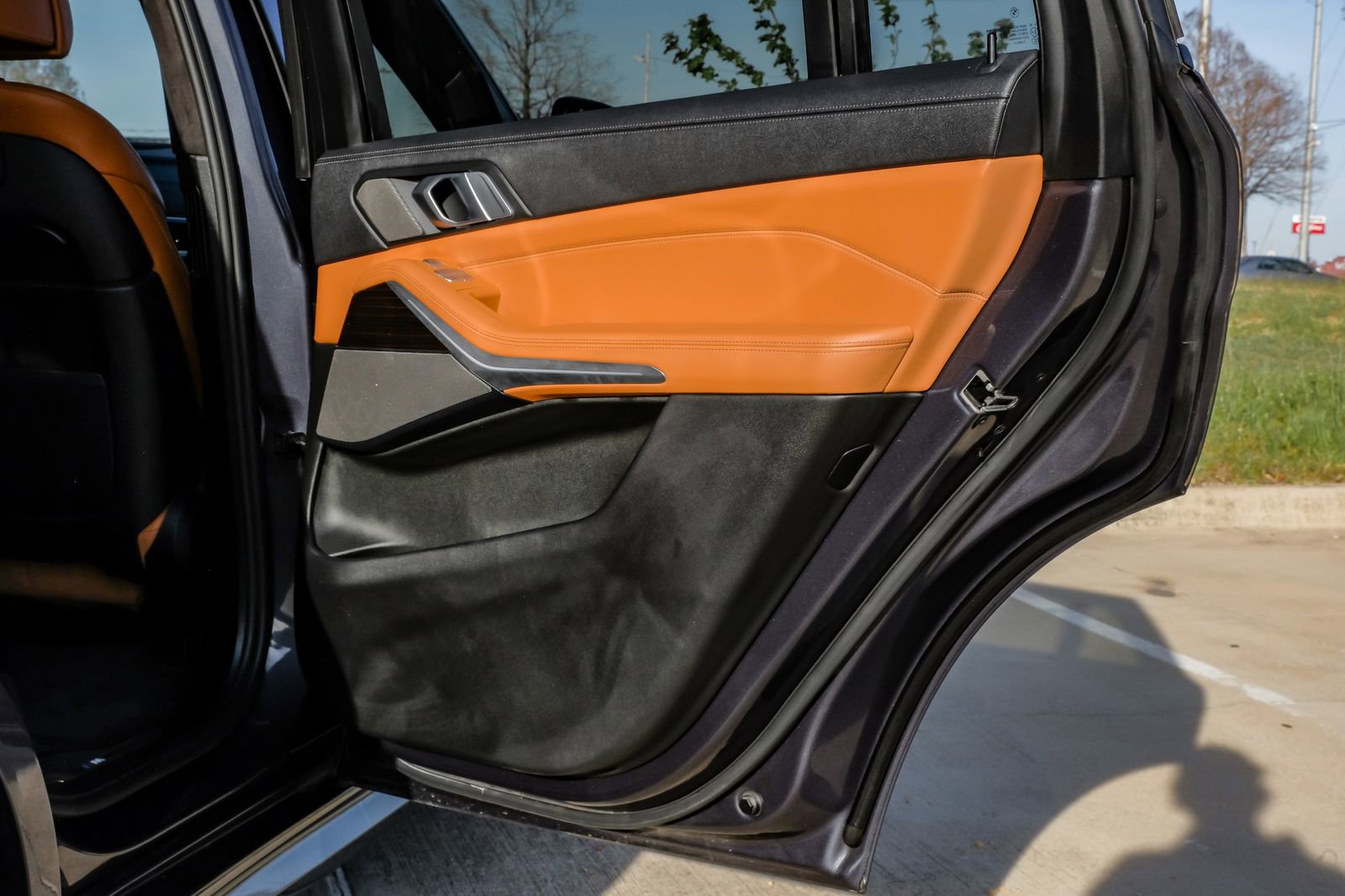 Used 2021 BMW X7 M50i w/ Executive Package image 54