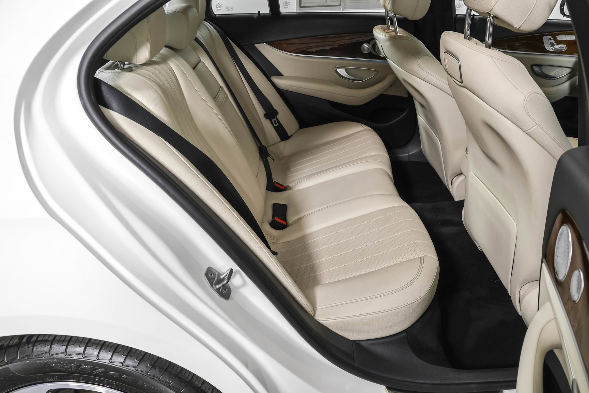 Used 2018 Mercedes-Benz E 300 4MATIC image 40