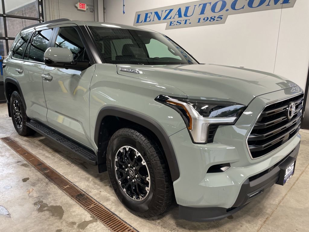 Used 2025 Toyota Sequoia SR5 AWD/4WD image 2