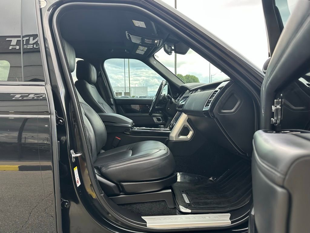 Used 2019 Land Rover Range Rover HSE image 28