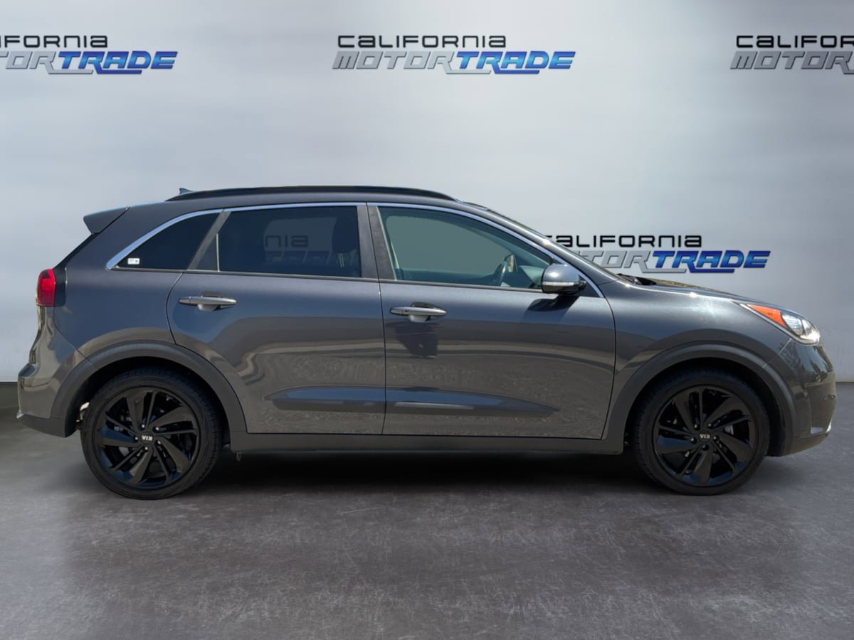 Used 2019 Kia Niro S Touring FWD image 4