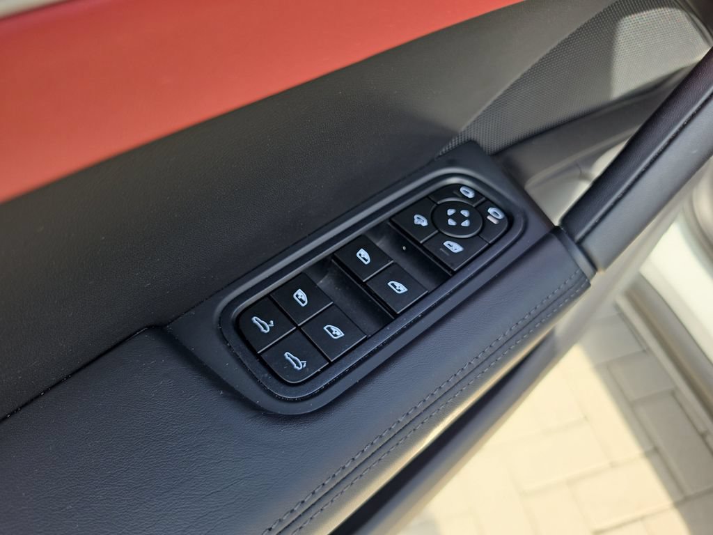 Used 2024 Porsche Cayenne AWD/4WD image 16
