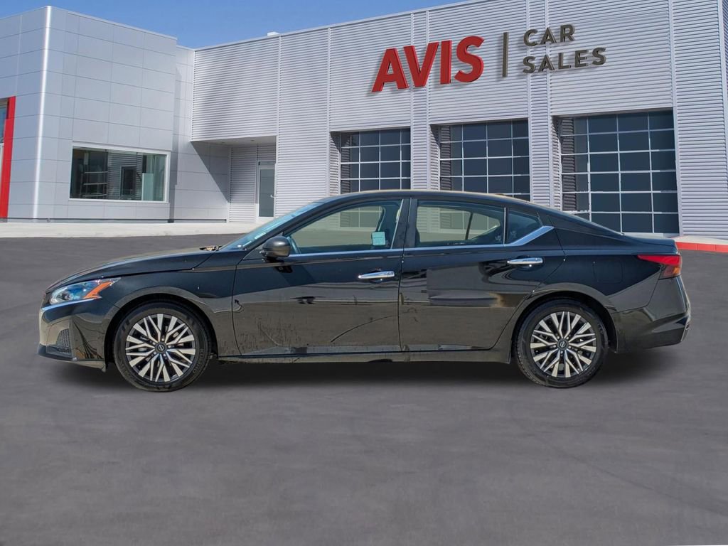 Used 2025 Nissan Altima 2.5 SV FWD image 10