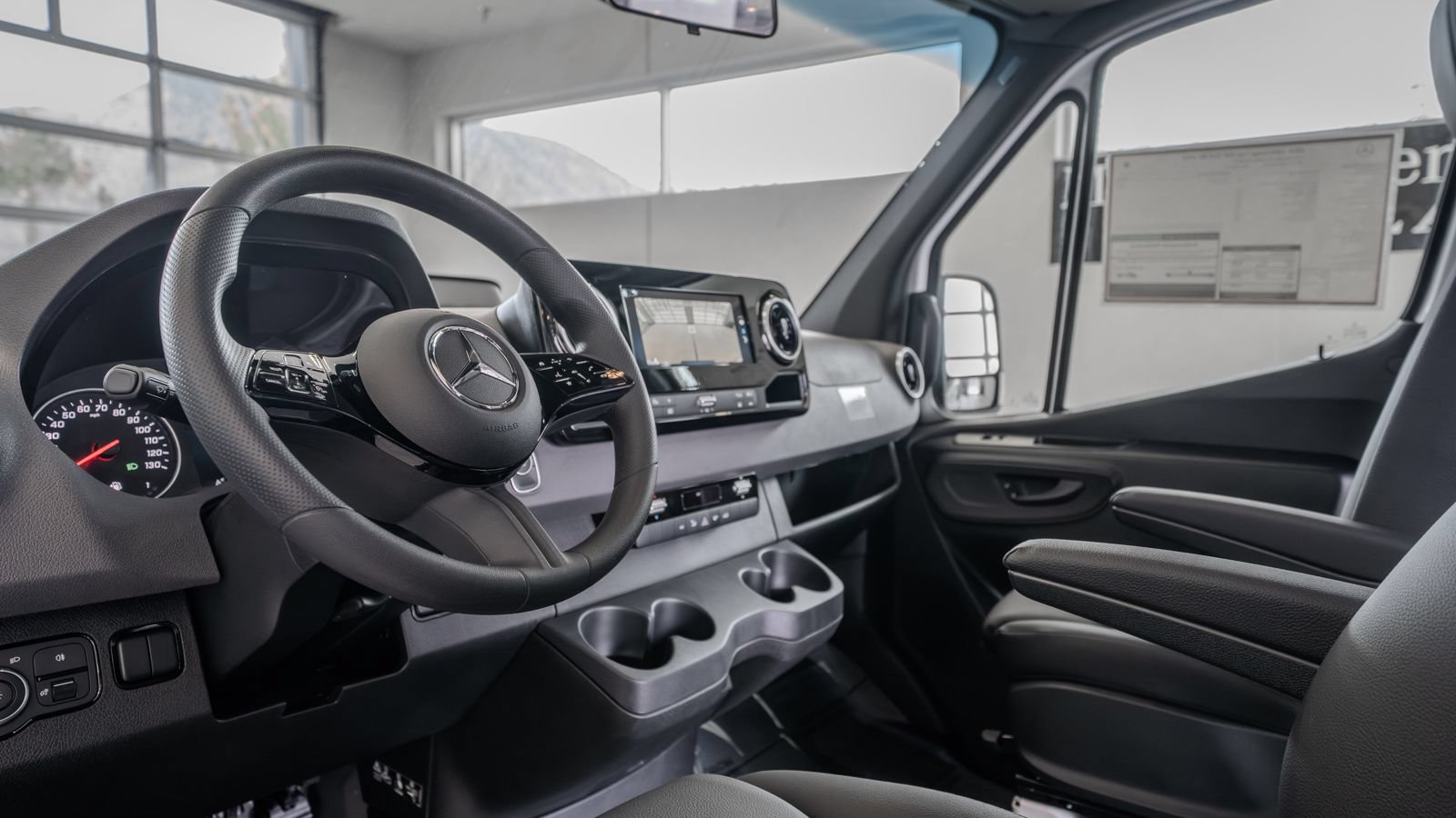 Used 2025 Mercedes-Benz Sprinter 2500 image 7