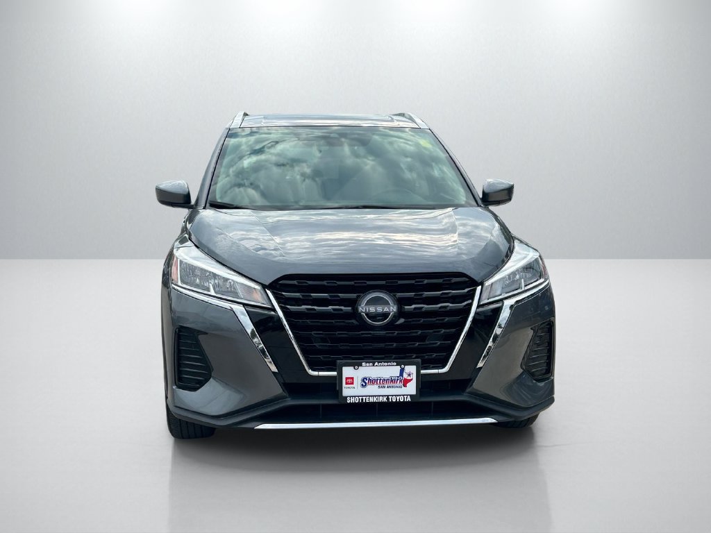 Used 2023 Nissan Kicks SV FWD image 2