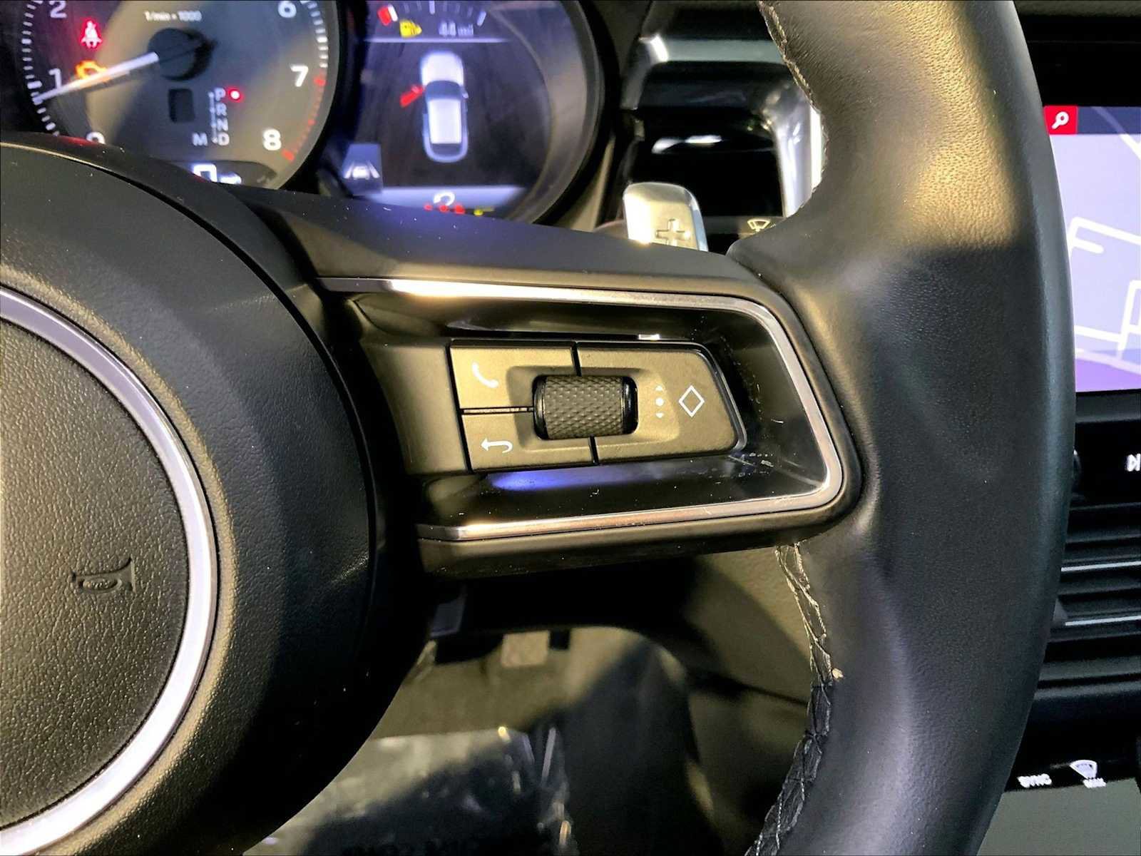 Certified 2023 Porsche Macan AWD/4WD image 28