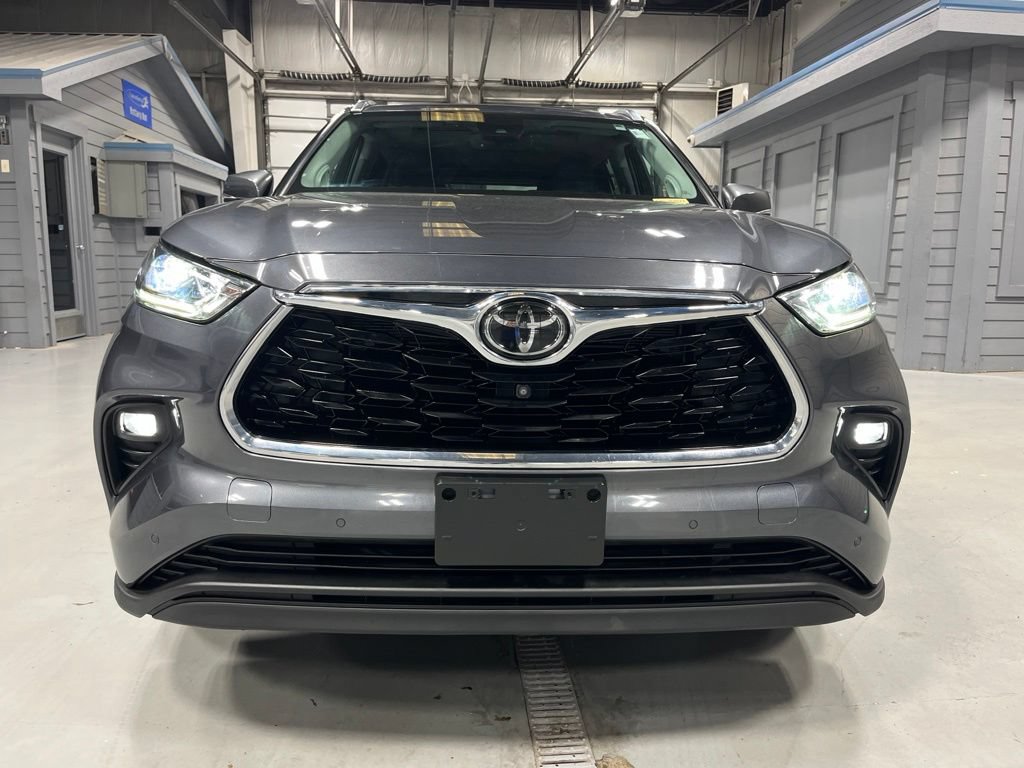 Used 2020 Toyota Highlander Limited AWD/4WD image 2