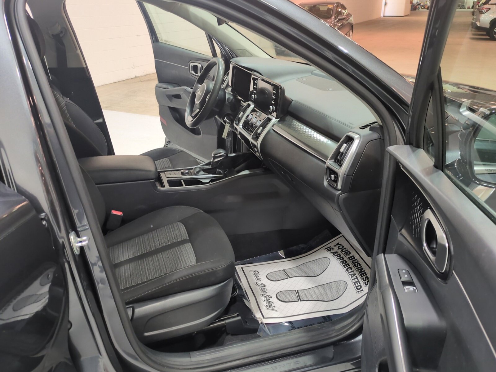 Used 2022 Kia Sorento LX AWD/4WD image 9