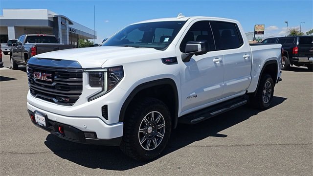 Used 2024 GMC Sierra 1500 AT4 w/ AT4 Premium Package image 4