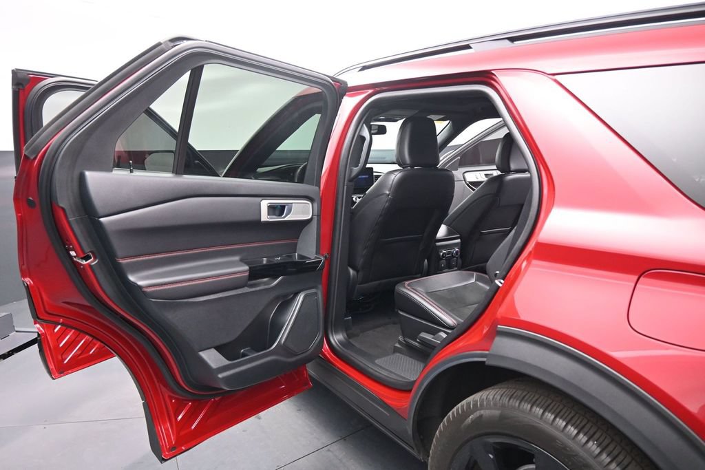 Certified 2024 Ford Explorer ST-Line w/ Class IV Trailer Tow Package RWD image 17