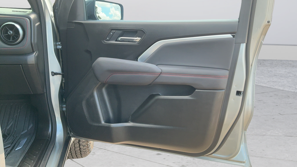 Used 2025 Chevrolet Colorado Z71 AWD/4WD image 23