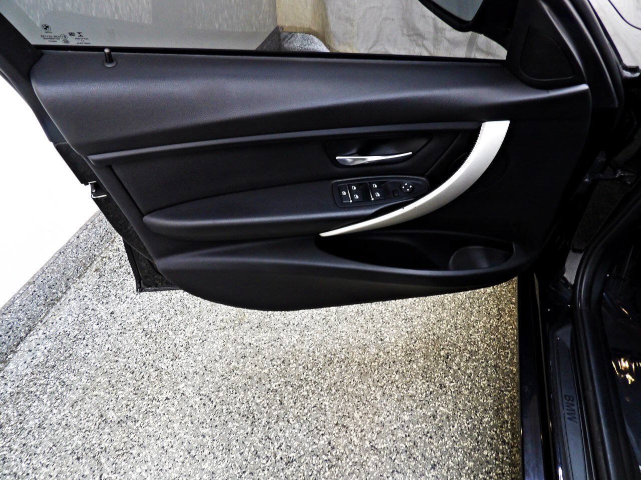 Used 2018 BMW 320i Sedan RWD image 7