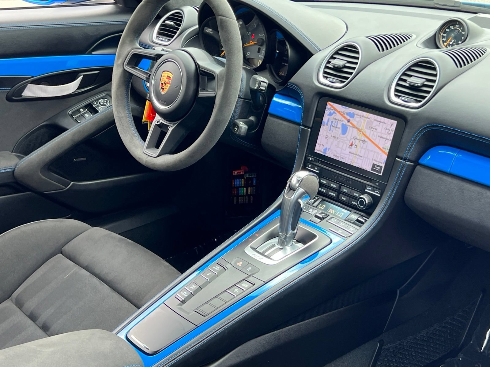Certified 2023 Porsche 718 Cayman GT4 RWD image 17