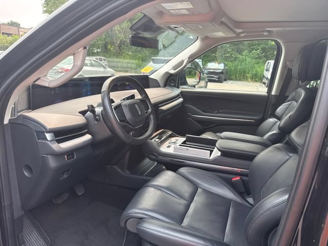 Used 2025 Lincoln Navigator Reserve AWD/4WD image 11