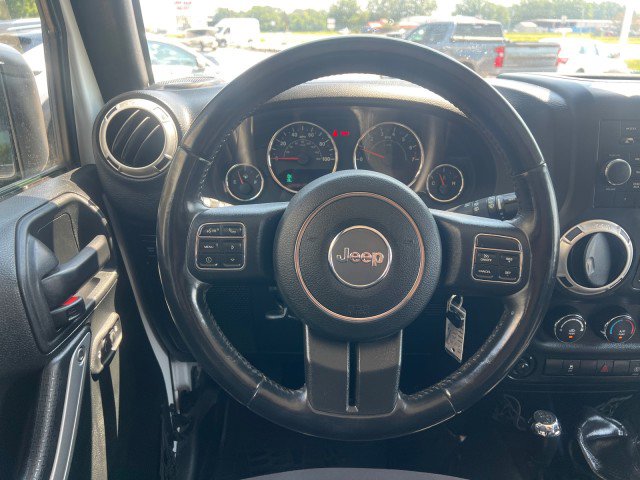 Used 2018 Jeep Wrangler Unlimited Rubicon w/ Connectivity Group AWD/4WD image 22