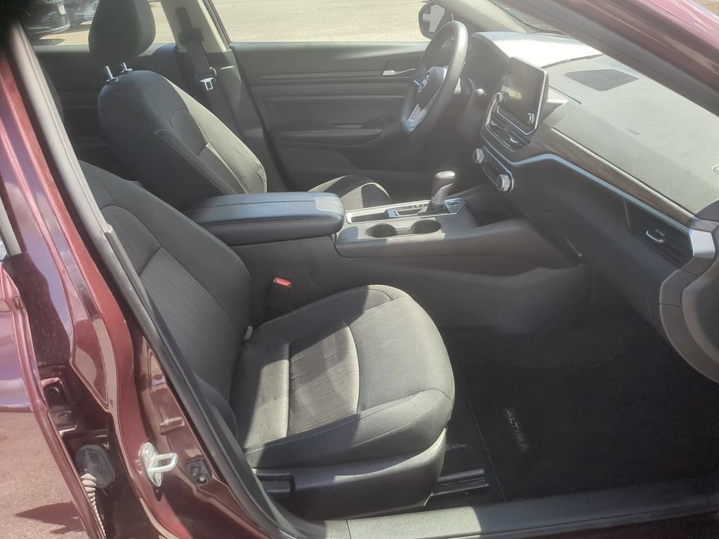 Used 2025 Nissan Altima 2.5 SV FWD image 27