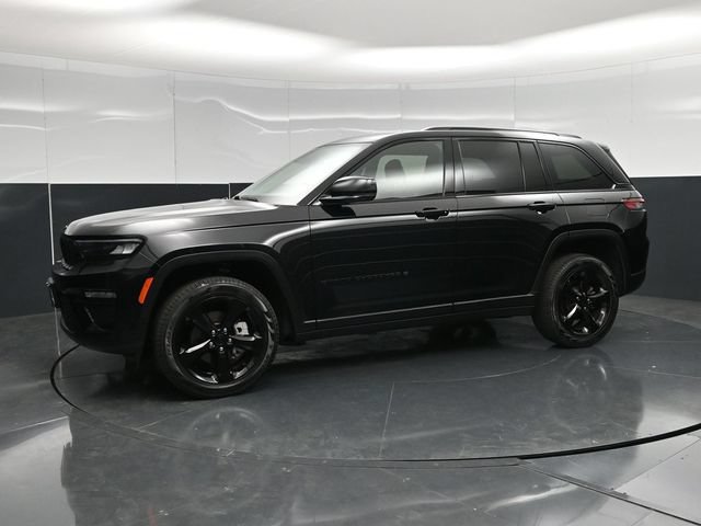 Used 2023 Jeep Grand Cherokee Limited w/ Black Appearance Package AWD/4WD image 9