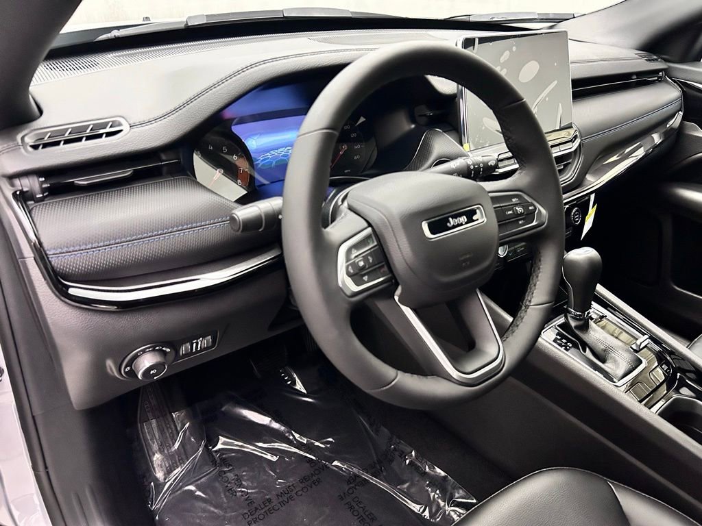 New 2026 Jeep Compass Latitude image 11