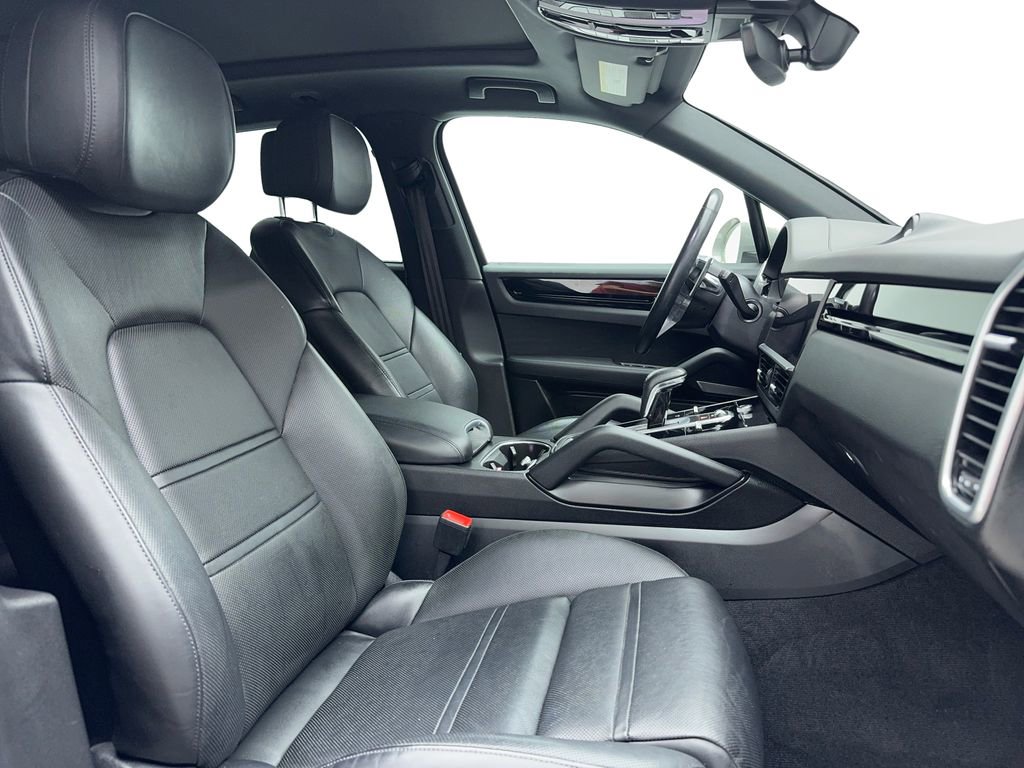 Used 2023 Porsche Cayenne image 18