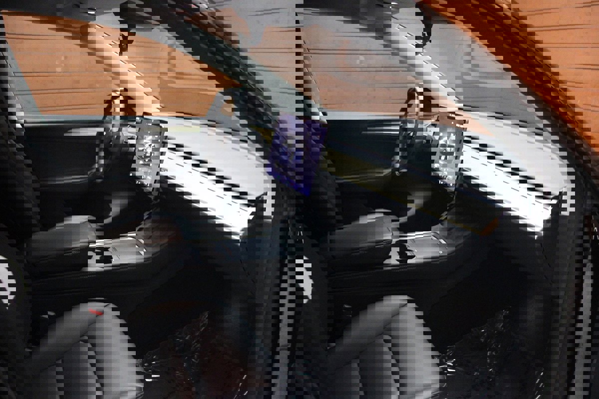 Used 2023 Tesla Model Y Long Range image 34