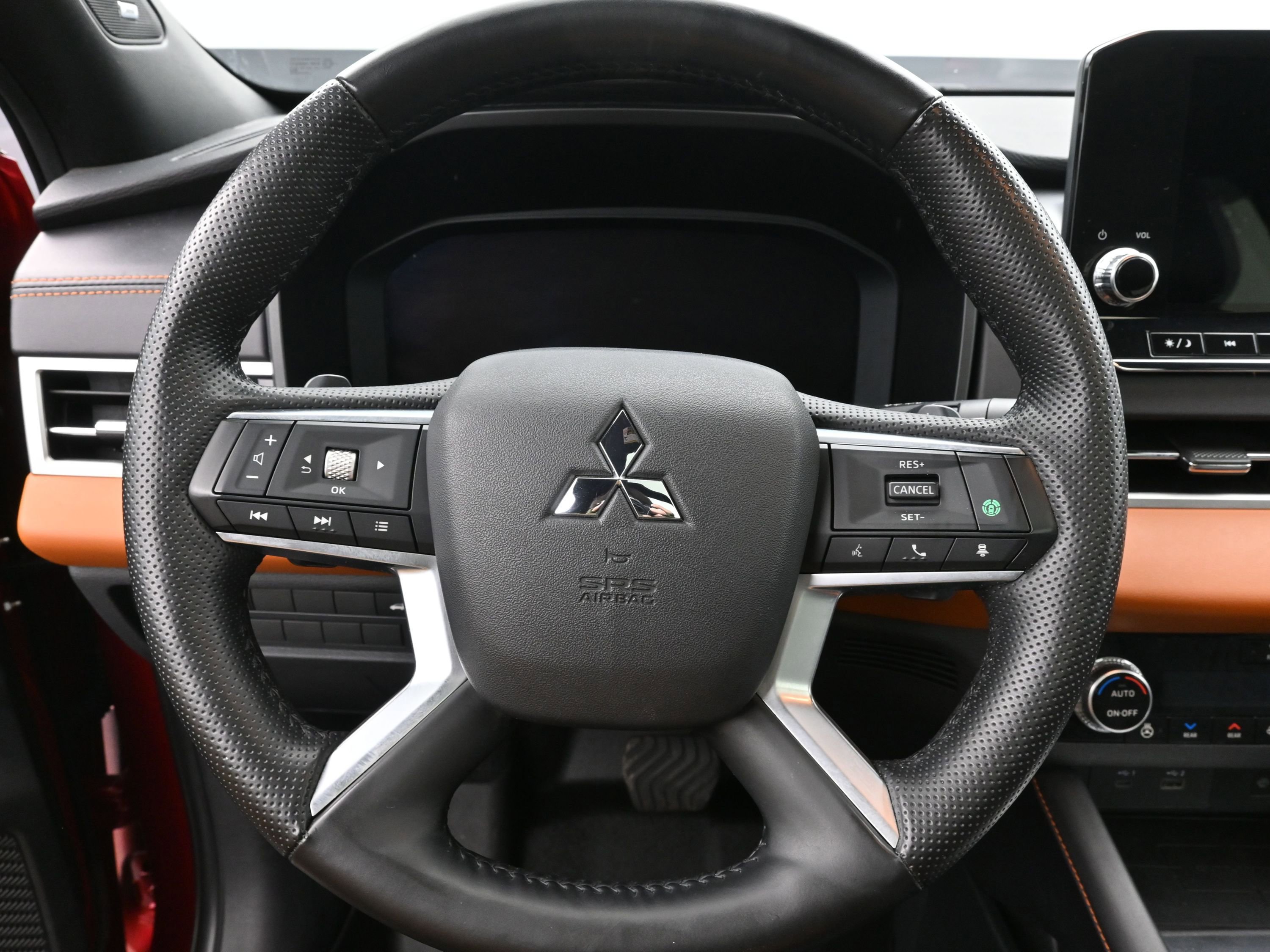 Used 2024 Mitsubishi Outlander SEL image 13
