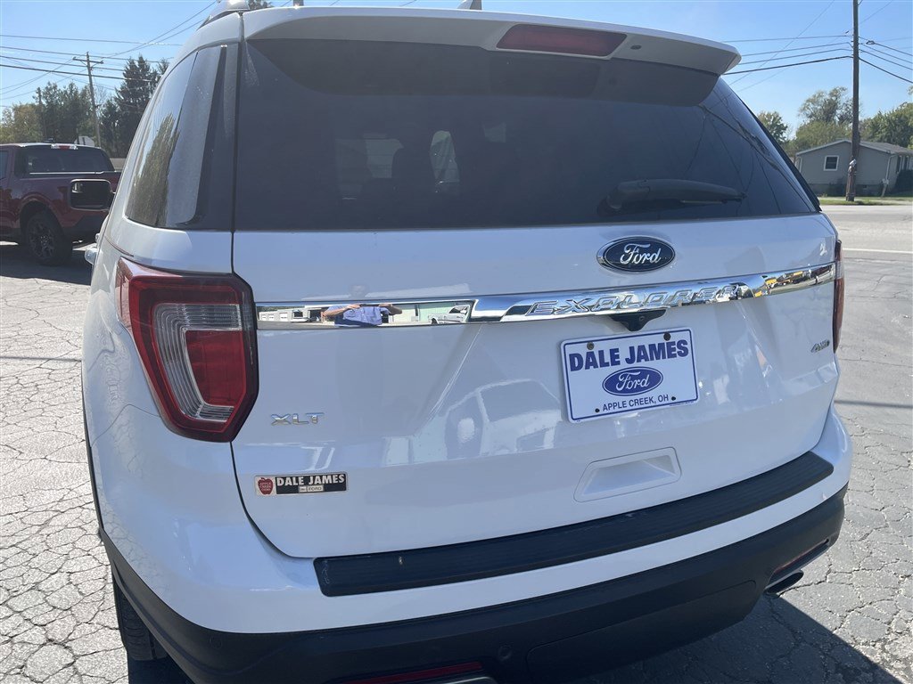 Used 2018 Ford Explorer XLT image 4
