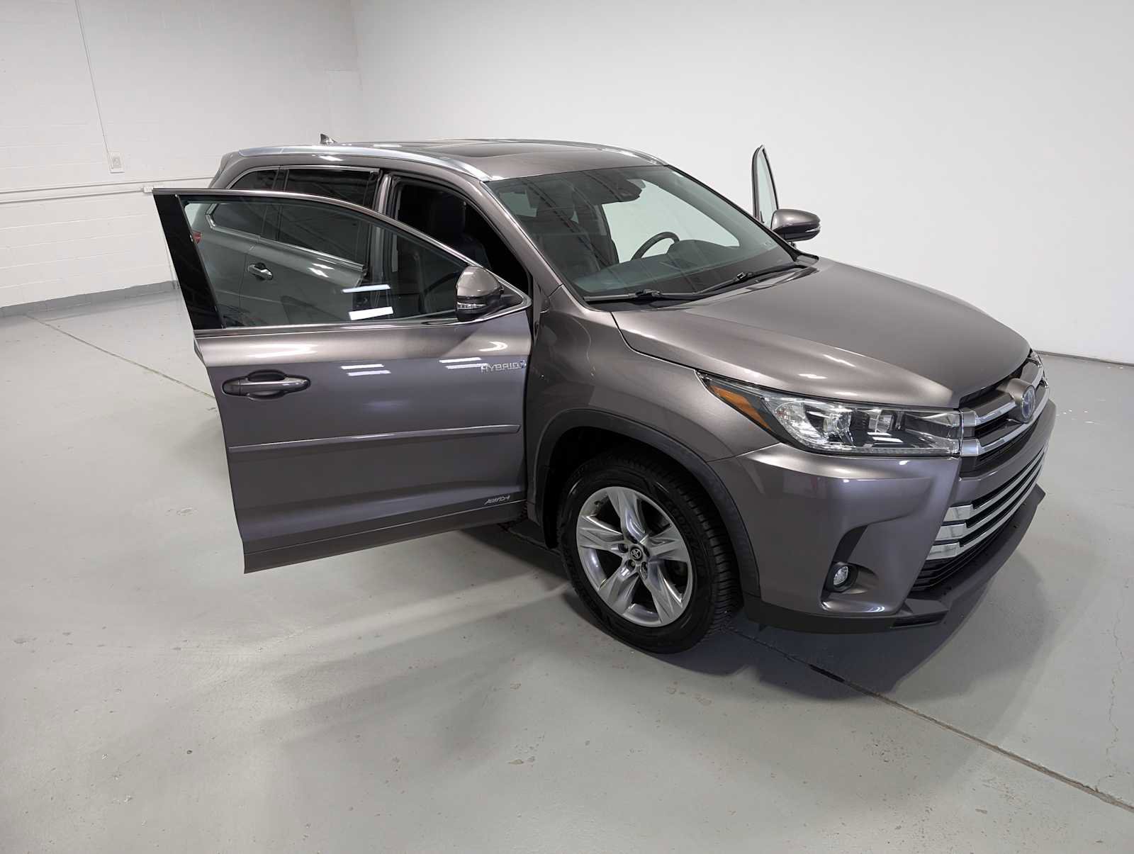Used 2019 Toyota Highlander Limited image 16