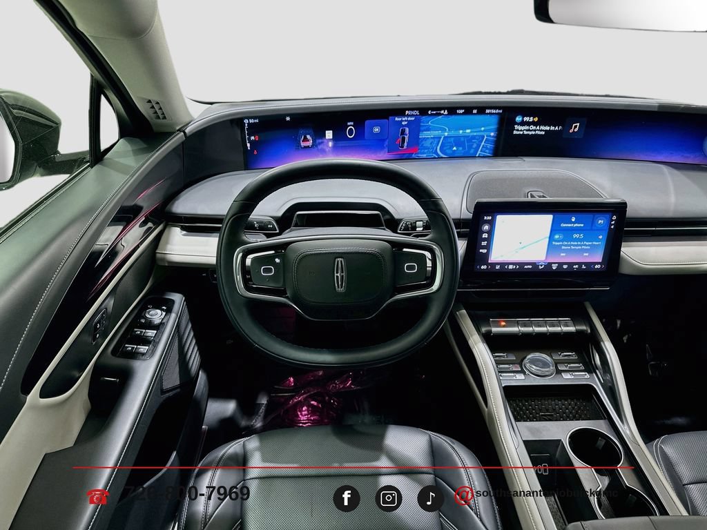 Used 2025 Lincoln Nautilus Premier AWD/4WD image 24