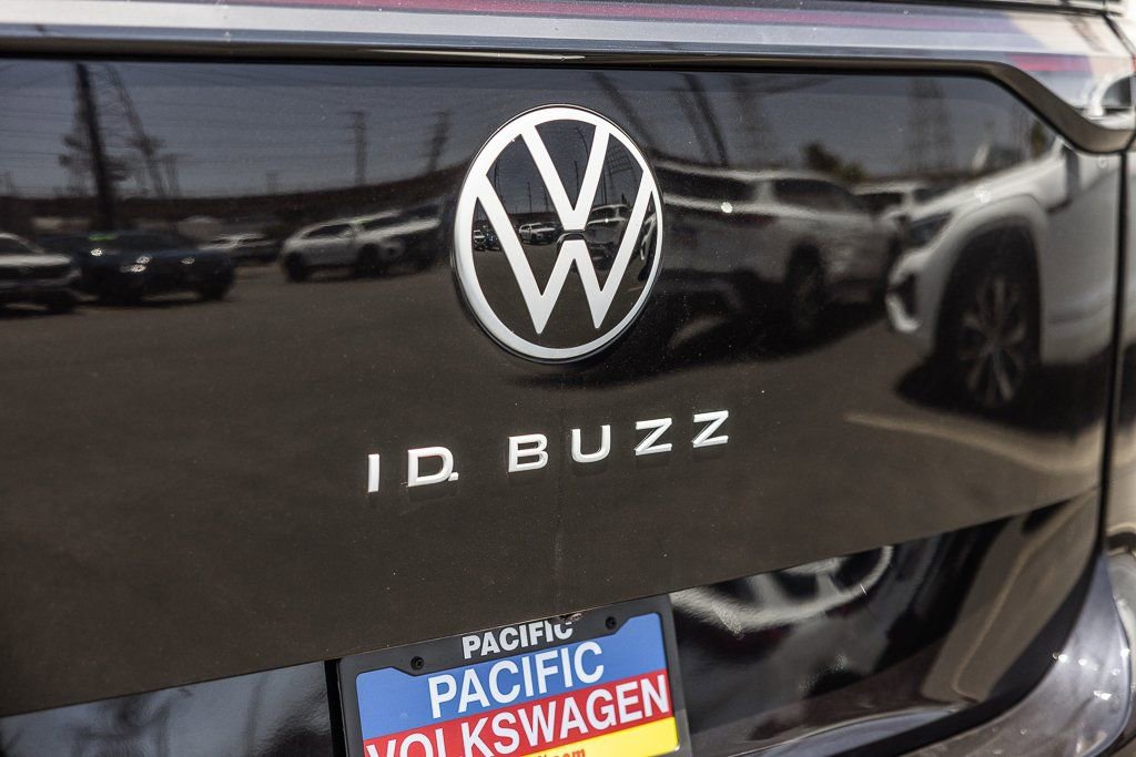 New 2025 Volkswagen ID. Buzz Pro S RWD image 10