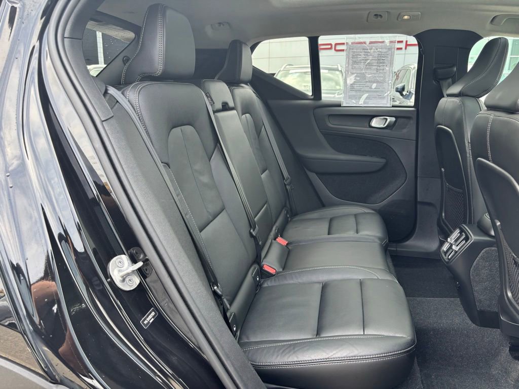 Used 2024 Volvo XC40 B5 Core image 22