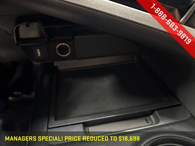 Used 2020 Toyota Camry SE image 16