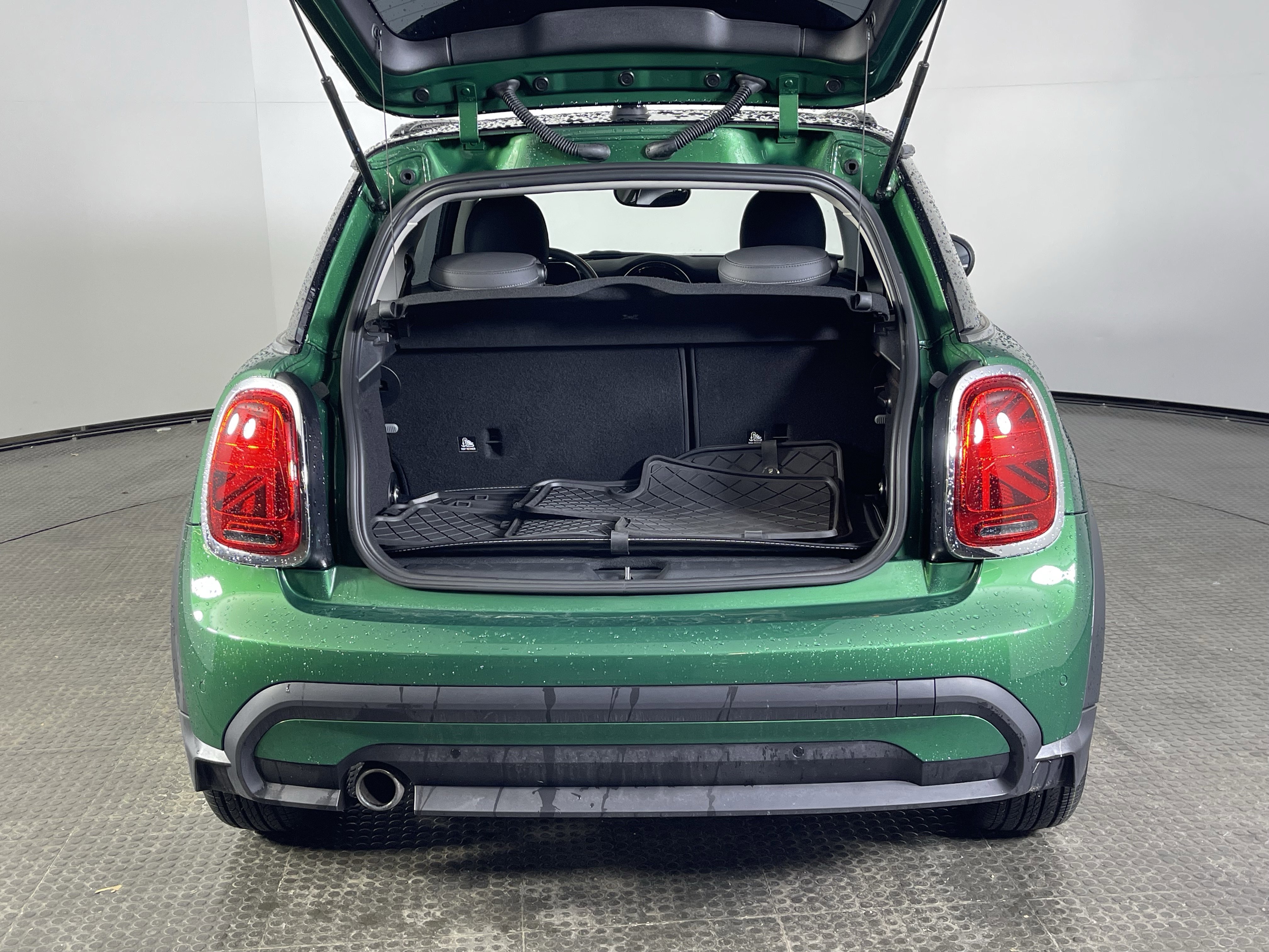 Used 2024 MINI Cooper 2-Door Hardtop image 8