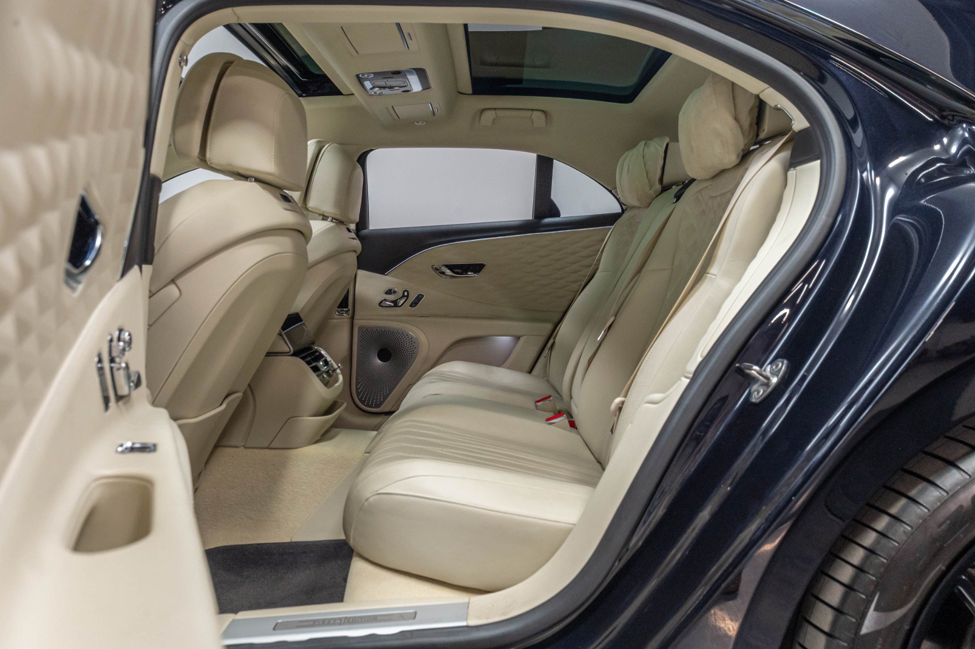 Used 2021 Bentley Flying Spur W12 AWD/4WD image 21