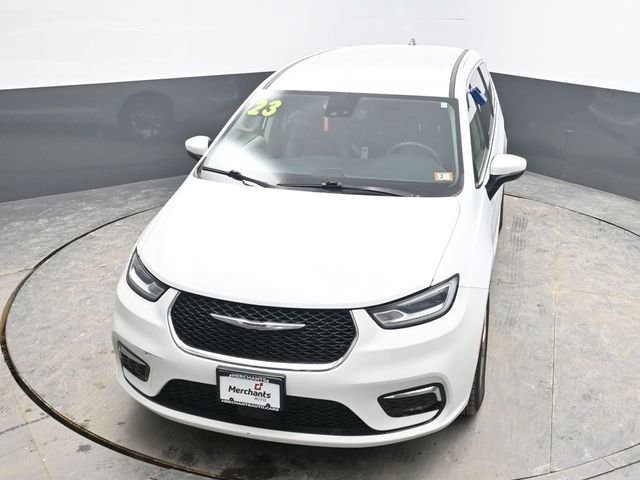 Used 2023 Chrysler Pacifica Touring-L image 21