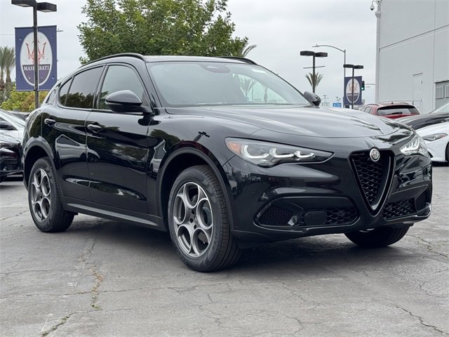 New 2025 Alfa Romeo Stelvio Sprint image 1