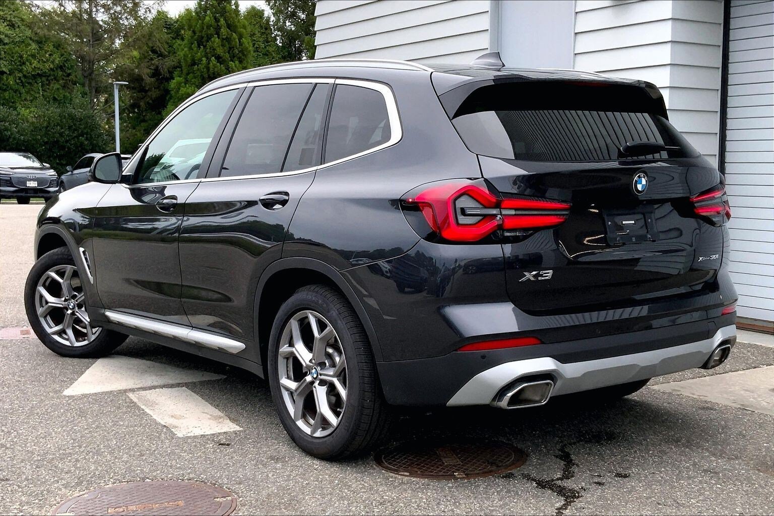 Used 2023 BMW X3 xDrive30i w/ Premium Package AWD/4WD image 3