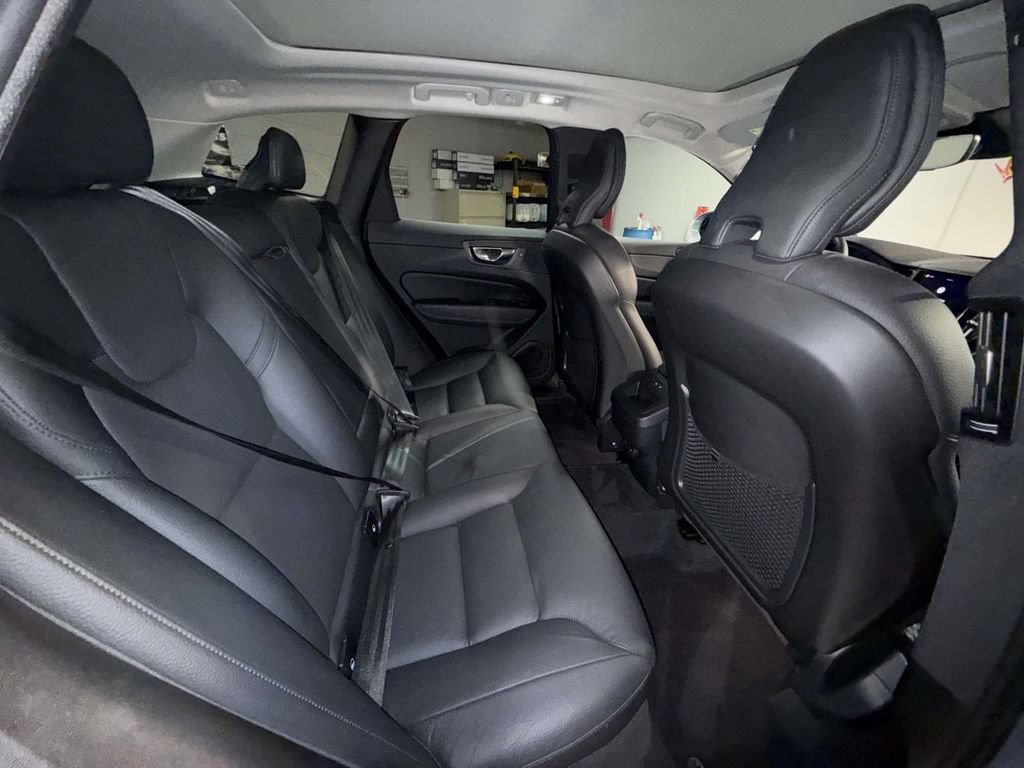 Used 2023 Volvo XC60 B5 Plus w/ Climate Package AWD/4WD image 16