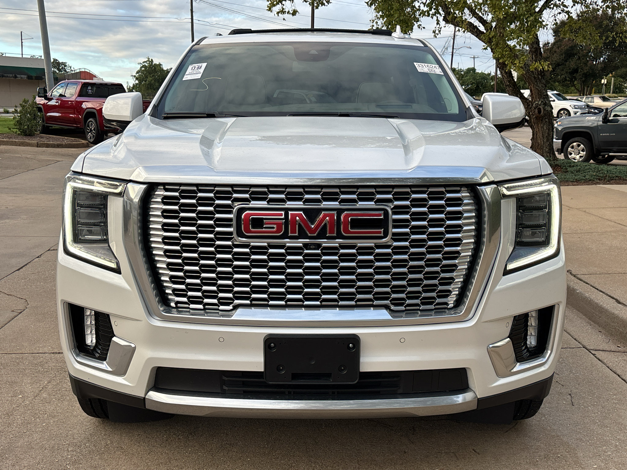 Used 2023 GMC Yukon Denali AWD/4WD image 3