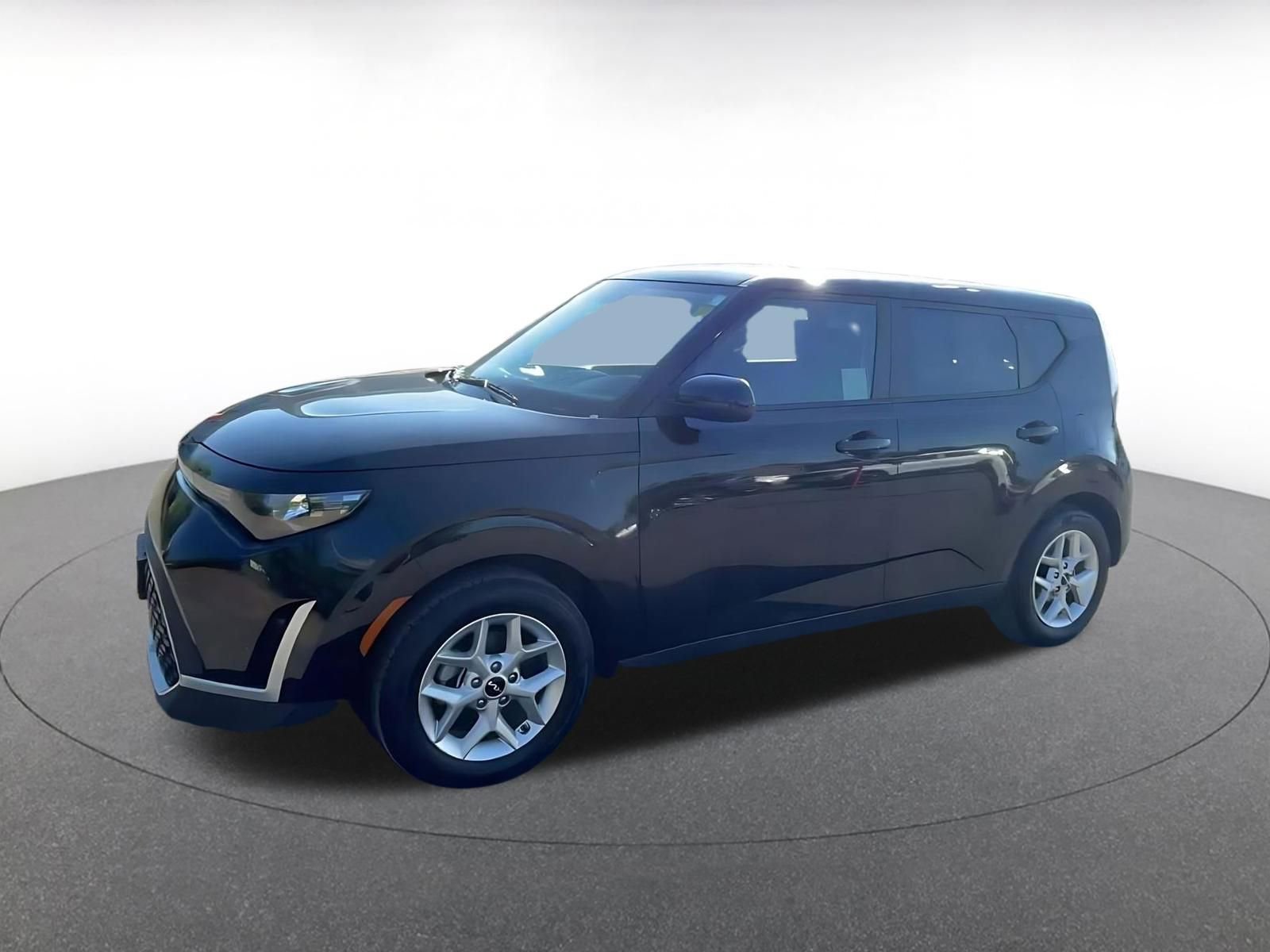 Used 2025 Kia Soul LX w/ LX Technology Package image 8