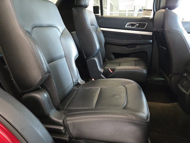 Used 2017 Ford Explorer XLT w/ Equipment Group 202A AWD/4WD image 6
