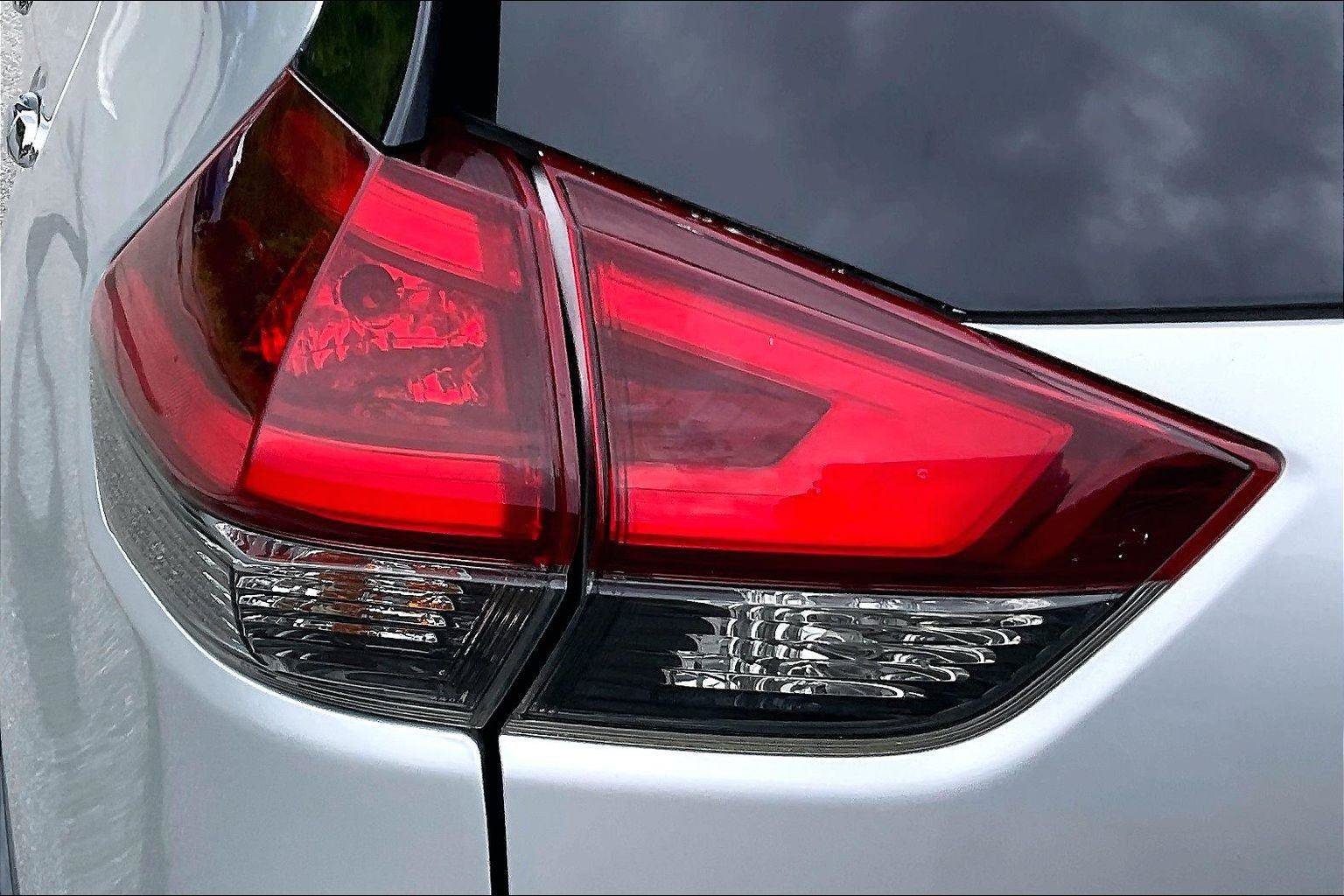 Used 2020 Nissan Rogue SV FWD image 30