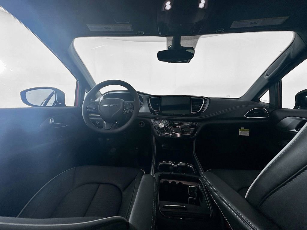 New 2026 Chrysler Pacifica Limited w/ Uconnect Theater Family Group image 9