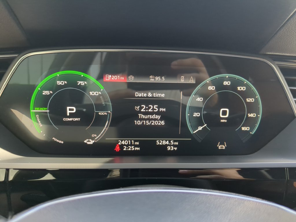 Used 2024 Audi Q8 e-tron Premium Plus w/ Premium Plus Package AWD/4WD image 34