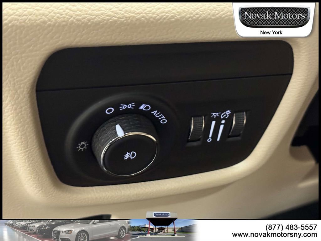 Used 2023 Jeep Grand Cherokee Limited image 16