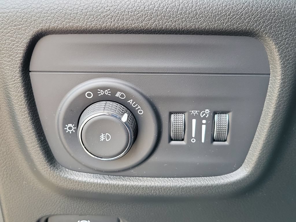 Used 2023 Jeep Grand Cherokee L Overland AWD/4WD image 16