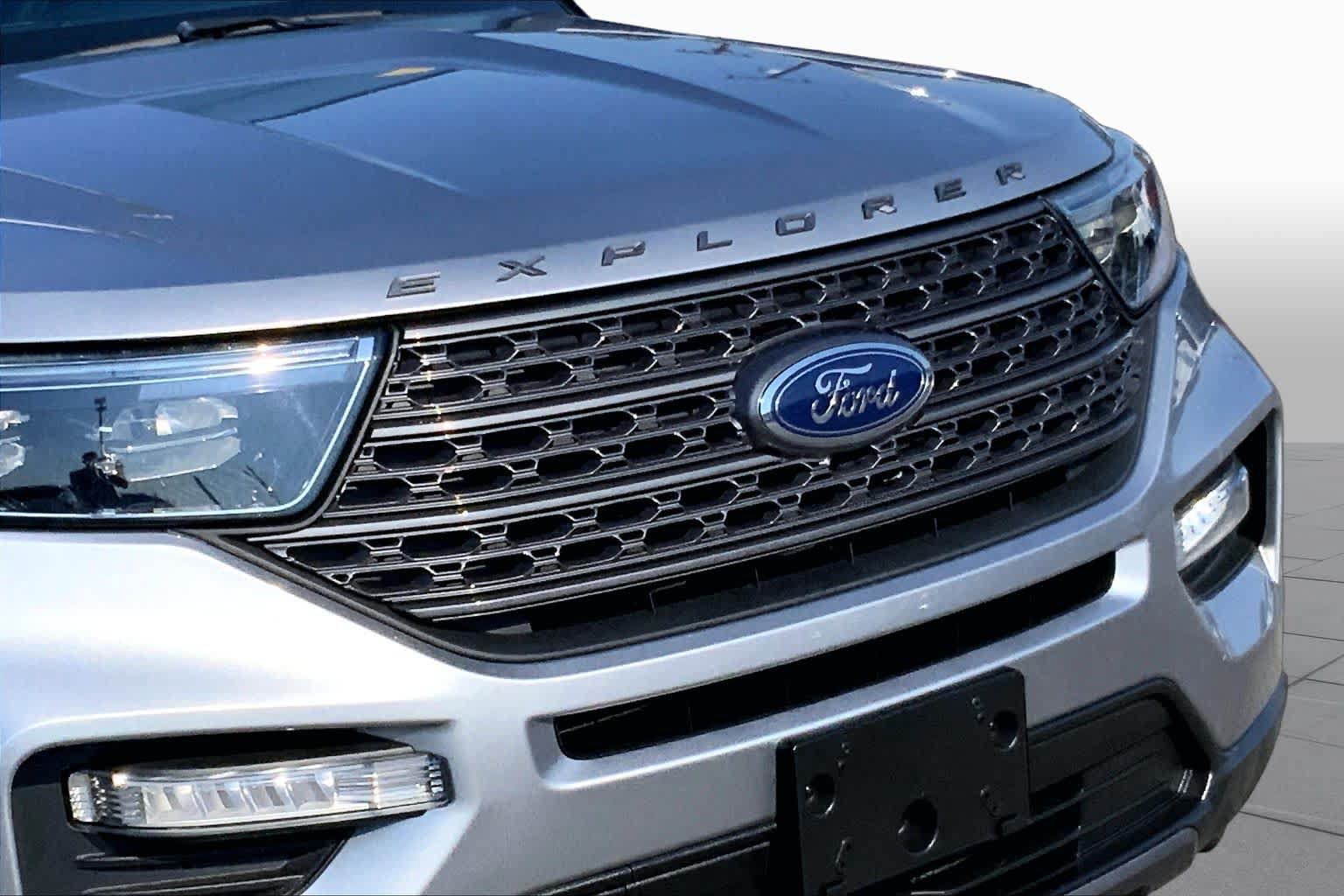 Certified 2021 Ford Explorer XLT w/ Equipment Group 202A RWD image 26