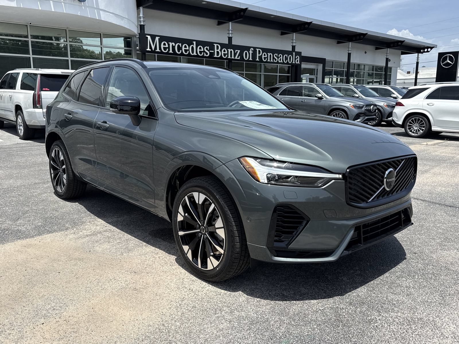 New 2026 Volvo XC60 T8 Plus w/ Protection Package Premier AWD/4WD image 7